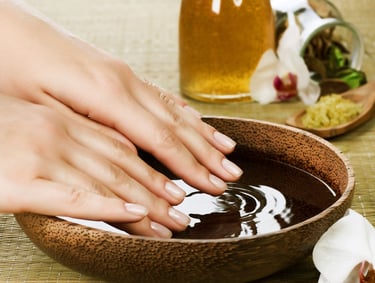 Manicure SPA rilassante con trattamento completo per mani e unghie