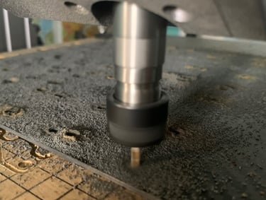 FPV dronų rėmų pjovimas