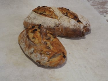 Pain aux noisettes et raisins secs, boulangerie mobile Perlimpinpains, St André d'Embrun, Hautes Alp