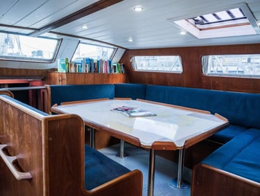 saloon wind shift sailing adventure yacht