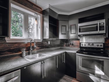 Cuisine moderne photographiée pour la mise en ligne de la maison