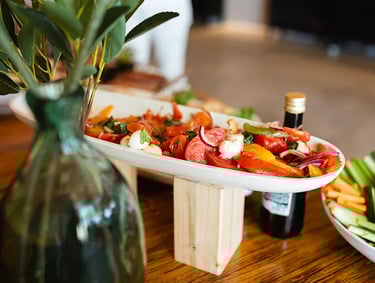 Buffet coloré lors d’un déjeuner d’entreprise au Boos Café à Luxembourg pendant une summer party.