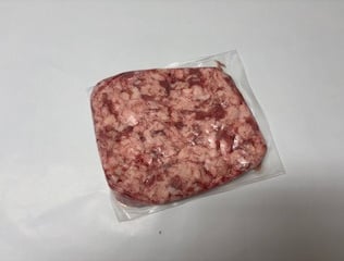 vakuumiertes Produkt, tiefgekühlter Fleischblock; Rinderfett