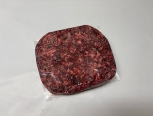vakuumiertes Produkt, tiefgekühlter Fleischblock; Rinderherz