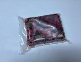 vakuumiertes Produkt, tiefgekühlter Fleischblock; Söruper Gulaschtopf