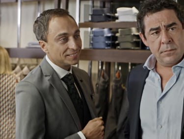 Riccardo Rigamonti come Fabio en La Que Se Avecina con Pablo Chiapella e Belinda Washington