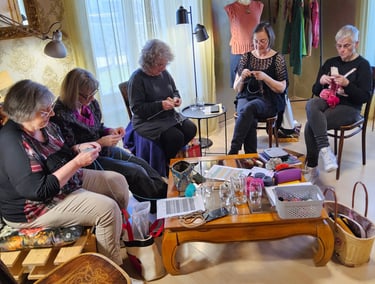 Gemütliches Wollatelier für Handarbeit und Stricken in der Schweiz