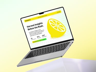 Notebook inclinado exibindo site com fundo amarelo, logotipo Zestly e desenho de limão, destacando a
