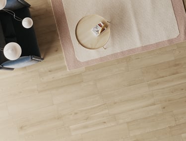 Medžio imitacijos plytelės terasai