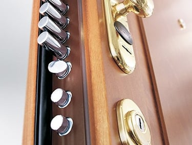 Abertura de porta , mudança de fechaduras, canhões e sua instalação, assistência a cofres