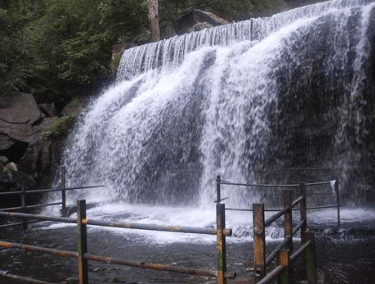 Suruli Falls