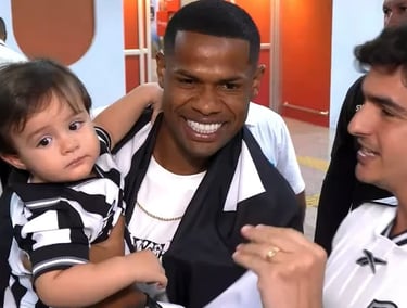 Júnior Santos na sua chegada ao RJ para assinar com Botafogo