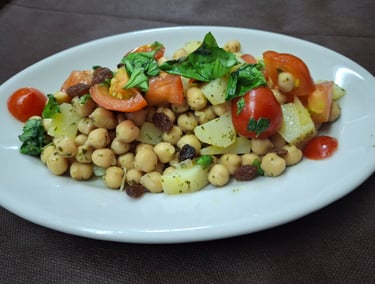 Plato vegano del menú del agriturismo Agrisole, cocina sarda auténtica, cerca de Olbia y Arzachena