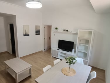 "Apartamento turístico Piso Avenida en Cádiz, ubicado cerca de la Playa Victoria y del hospital.