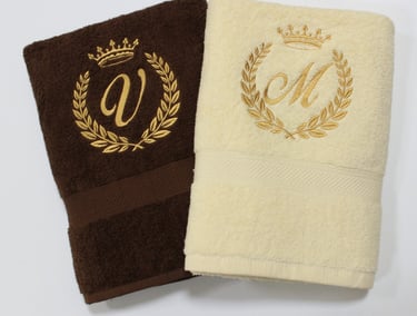 personalizuotų rankšluosčių rinkinys porai su inicialais, prabangi siuvinėta dovana