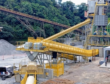 Serviço de montagem de estrutura metálica em fábrica