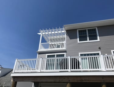 Vinyl pergola system integrated into deck railing