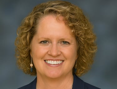 Professional headshot of Kelly, founder of ClearPath Bookkeeping and certified QuickBooks ProAdvisor