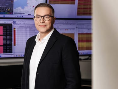 Profesionalūs verslo, linkedin portretai Vilniuje Kaune, dalykinė fotografija, asmeninis įvaizdis studijoje, darbo vietoje