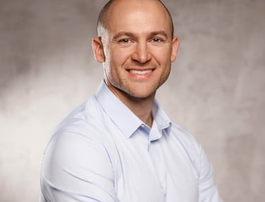 Profesionalūs verslo, linkedin portretai Vilniuje Kaune, dalykinė fotografija, asmeninis įvaizdis studijoje, darbo vietoje