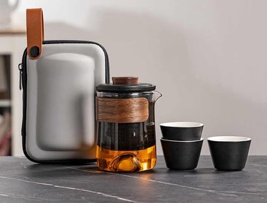 Équipe de L'Atelier Buzz proposant des idées de goodies innovants.