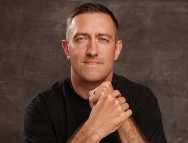 Profesionalūs verslo, linkedin portretai Vilniuje Kaune, dalykinė fotografija, asmeninis įvaizdis studijoje, darbo vietoje