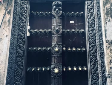 zanzibar-traditional-wooden-door-stone-town. Intricately carved with Arabic and Indian influences, this iconic Zanzibari door