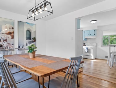 Book your stay at this prime location vacation house near downtown Pittsburgh—featuring spacious bac