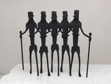 "Handcrafted tribal iron sculpture of 5 figures performing group dance – Bastar art-for global buyers"