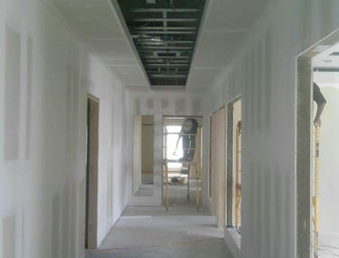 Projetos de sanca de gesso e sanca invertida com iluminação LED, trazendo sofisticação primedry