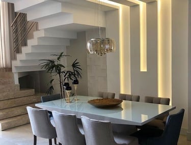 Instalação de placas Glasroc para áreas úmidas, garantindo maior resistência à umidade em banheiros