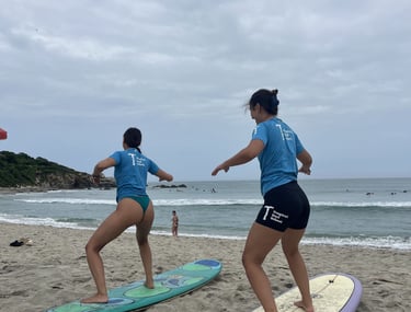 clase de surf de pareja