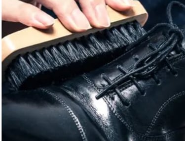 Yuppies Star Wax application – buff leather shoes to a glossy shine