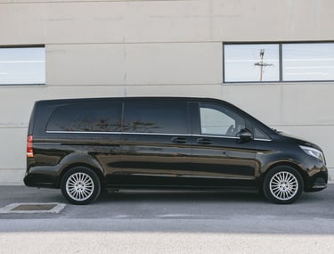 Dedicated private hire vehicle for high-end travel agent partnerships