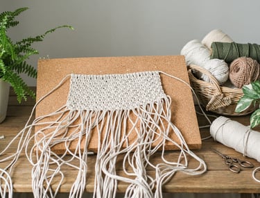 colgante de pared hecho en macramé