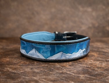 Pigments collier pour chien peint artisanal en cuir cousu main artisan sellier à Genève Carouge