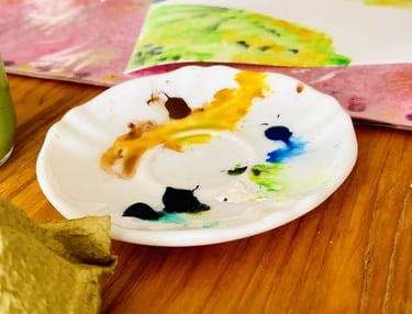 palette avec des pigments primaires