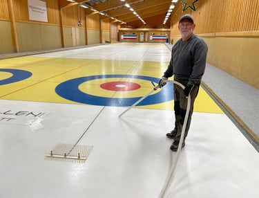 Anders G spolar isen.