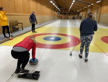 Våra nya medlemmar har ett träningspass.