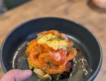 buns truite fumée avocat oeuf