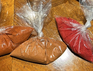 Bolsas de diversos chiles en polvo