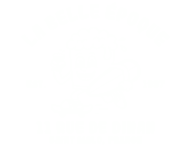 Bière avec un surf à la main 