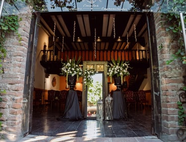lugar decorado para una ceremonia de boda