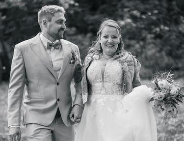 schwarz weiß Fotografie vom Hochzeitspaar