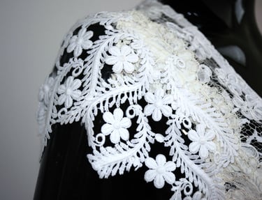 Lace shoulder of tailcoat