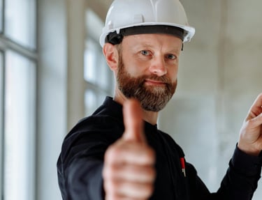 A Service Buisness Tech giving the thumbs up on a booked job site  Photo by Thirdman 