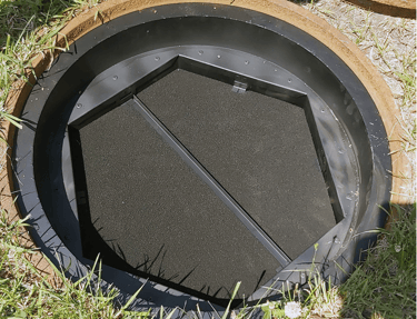 Solutii retinere mirosuri camine canalizare utilizand tavi cu filtre carbon activ