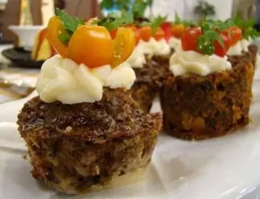 Muffin de Carne Moída Com Recheio de Queijo Low Carb