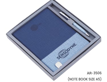 Set of pen & notebook