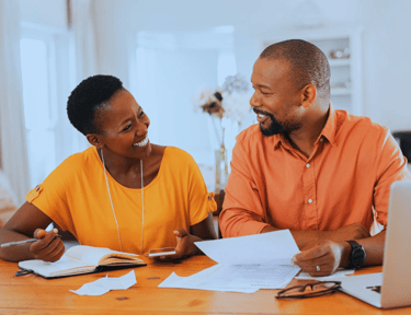 Bankeaz | Migrant family happy to pay their household bill with Bankeaz
